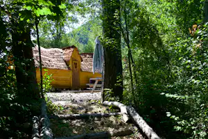 Camping Les Ecolodges Des 3 Lacs - Hütte auf dem Campingplatz