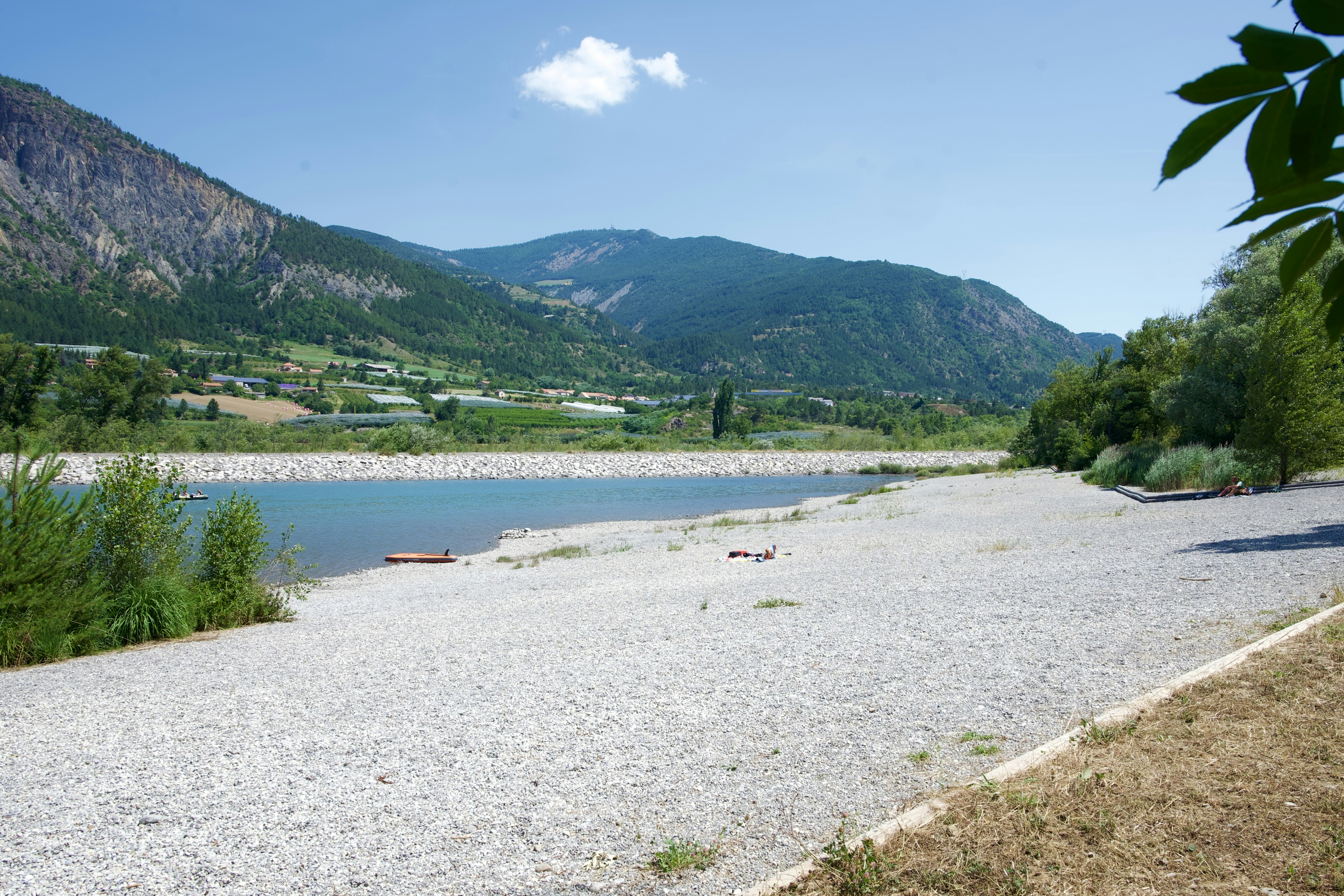 Camping Les Ecolodges Des 3 Lacs - Strandufer am Campingplatz