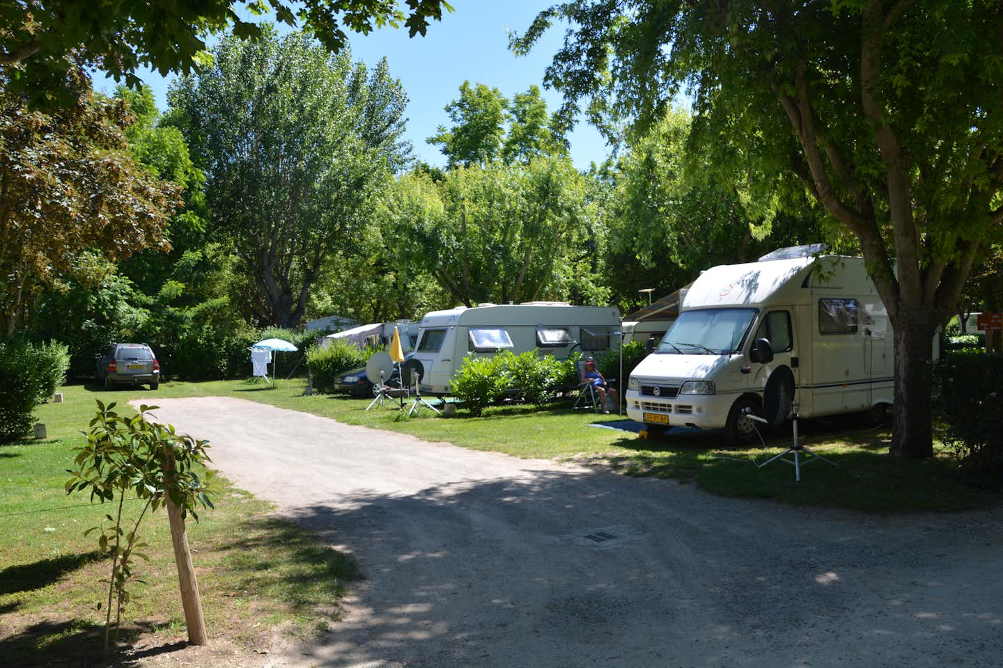 Camping Les Erables  -  Wohnwagenstellplatz und Wohnmobilstellplatz vom Campingplatz im Grünen