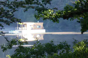 Camping Les Étangs de Taysse - Blick auf den See