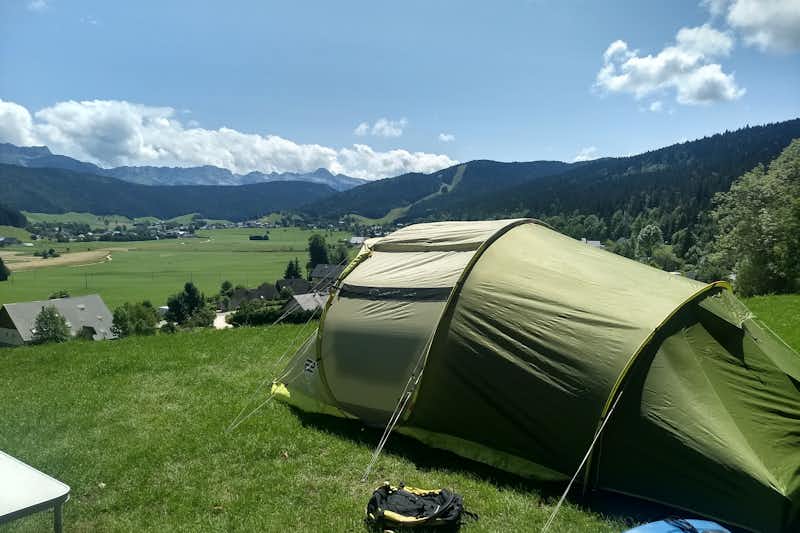 Camping Les Eymes - Zeltplätze im Grünen
