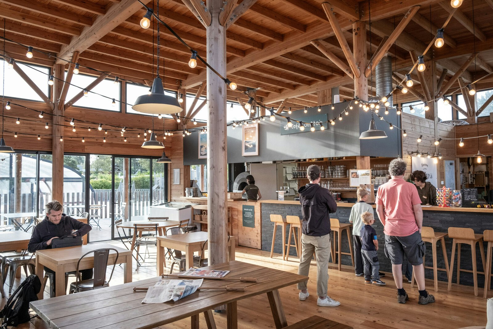 Camping Les Falaises - Bar und Restaurant auf dem Campingplatz