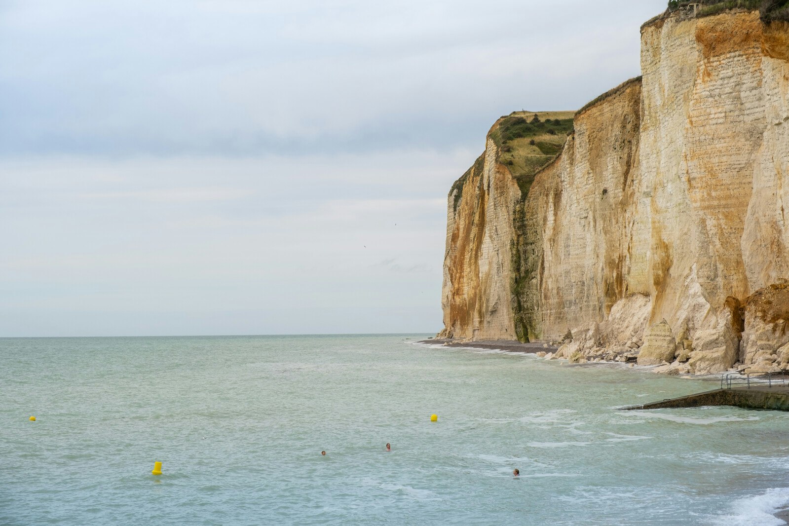 Camping Les Falaises - Blick auf die Küste am Campingplatz