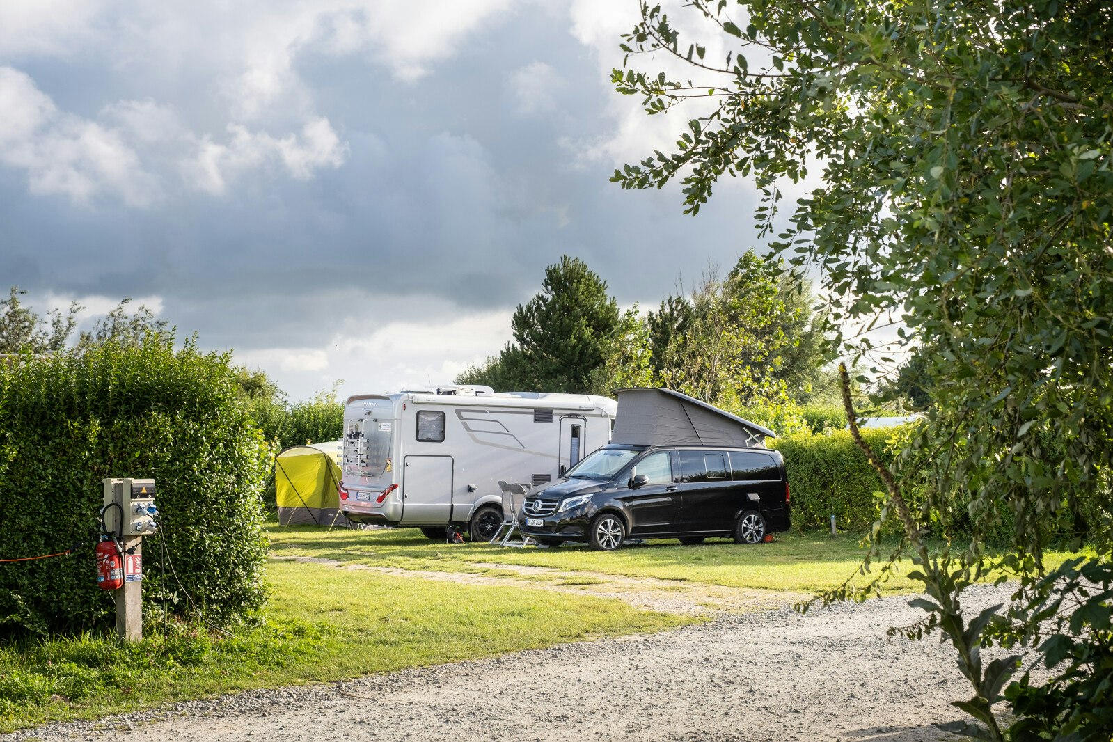 Camping Les Falaises - Standplätze auf dem Campingplatz