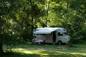 Camping Les Falquets - Standplatz auf dem Campingplatz
