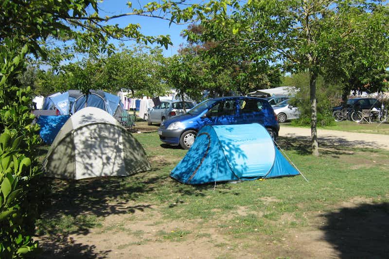 Camping Les Flots No 4 - Zeltplatz auf dem Campingplatz