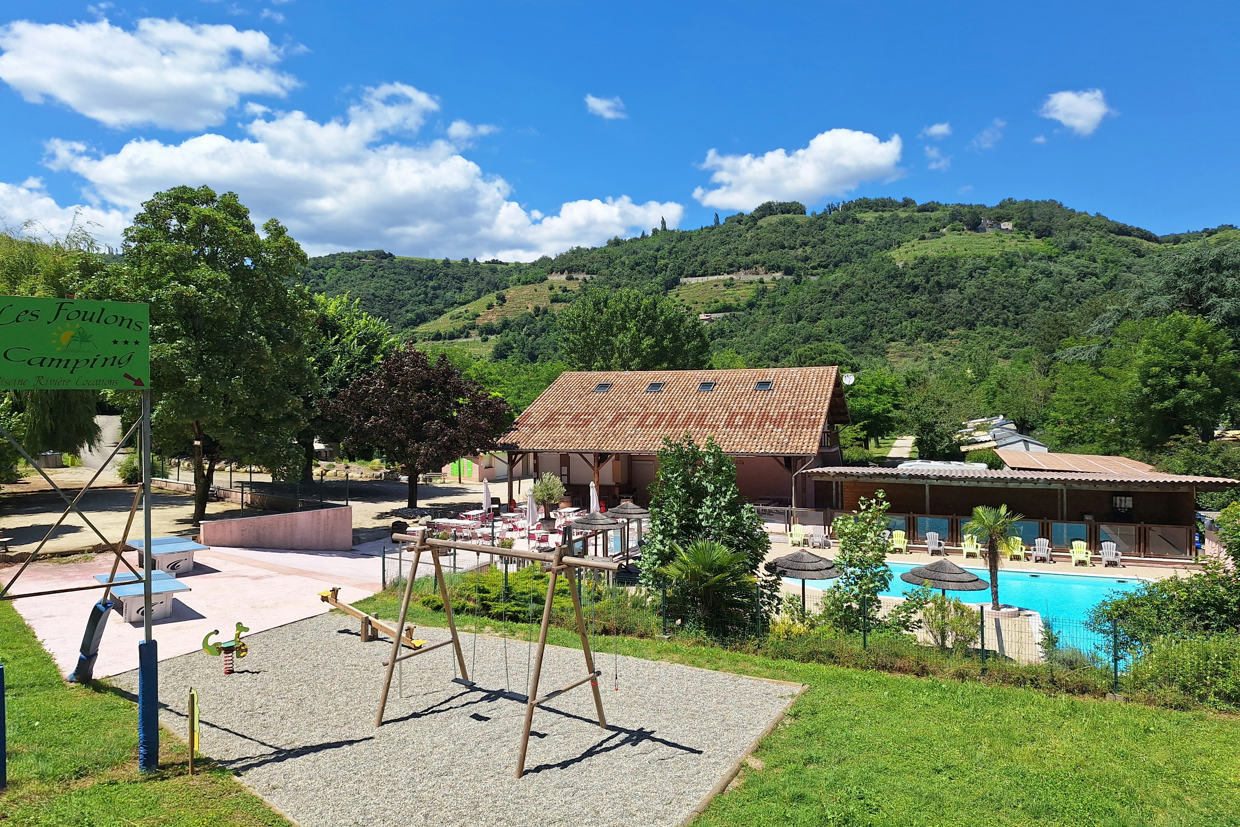 Camping Les Foulons - Kinderspielplatz auf dem Campingplatz
