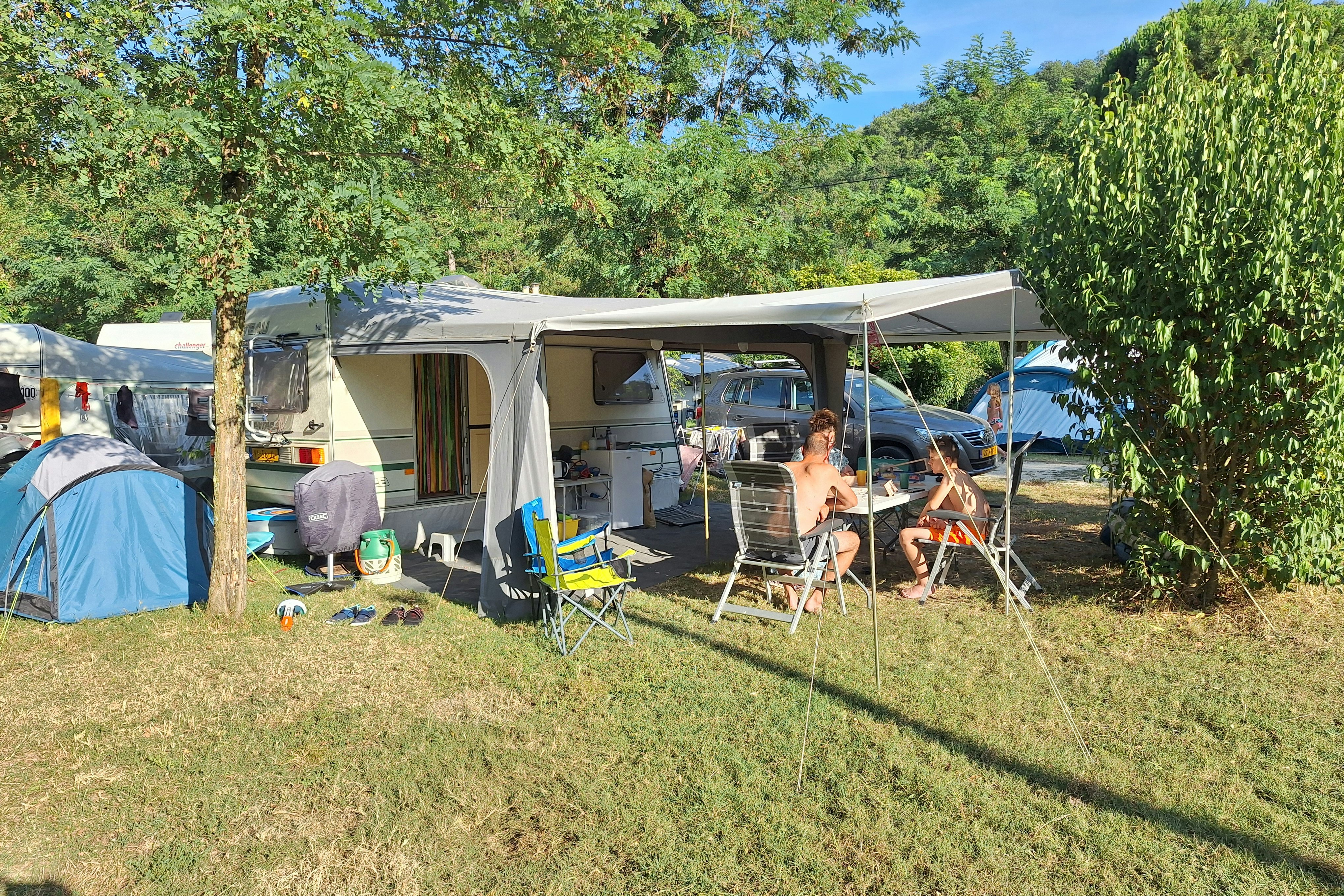 Camping Les Foulons - Standplätze auf dem Campingplatz