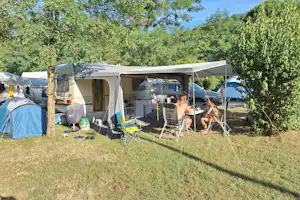 Camping Les Foulons - Standplätze auf dem Campingplatz