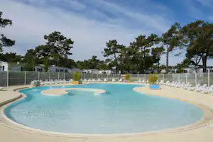 Camping Les Galets de la Mollière - Pool auf dem Campingplatz