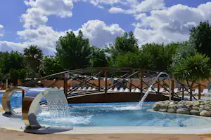 Camping Les Galets - Poolbereich auf dem Campingplatz