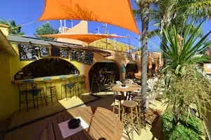 Camping Les Galets - Restaurant mit Terrasse auf dem Campingplatz