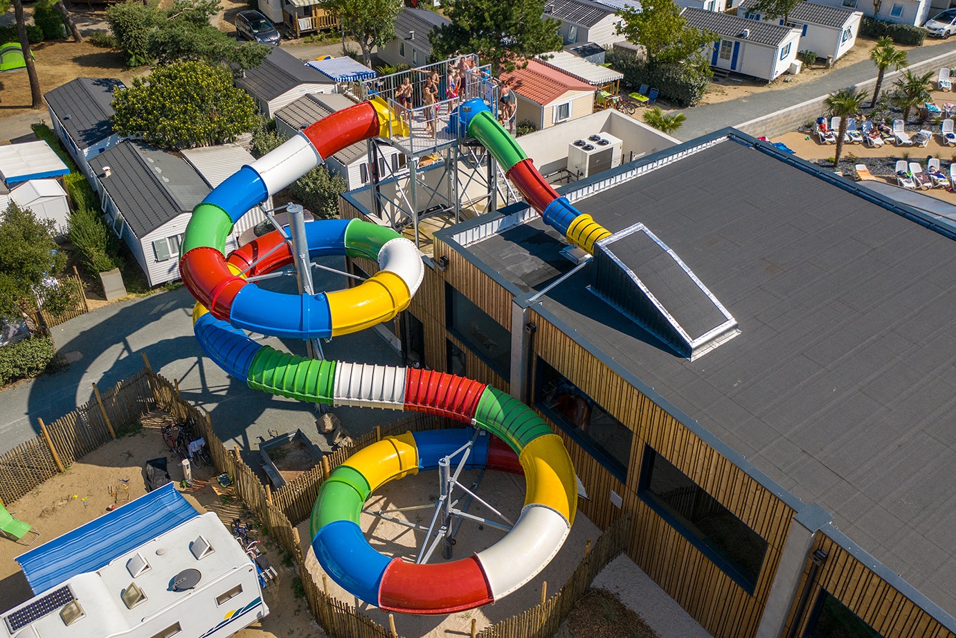 Camping Les Genêts  - Rutschen im Wasserpark des Campingplatzes