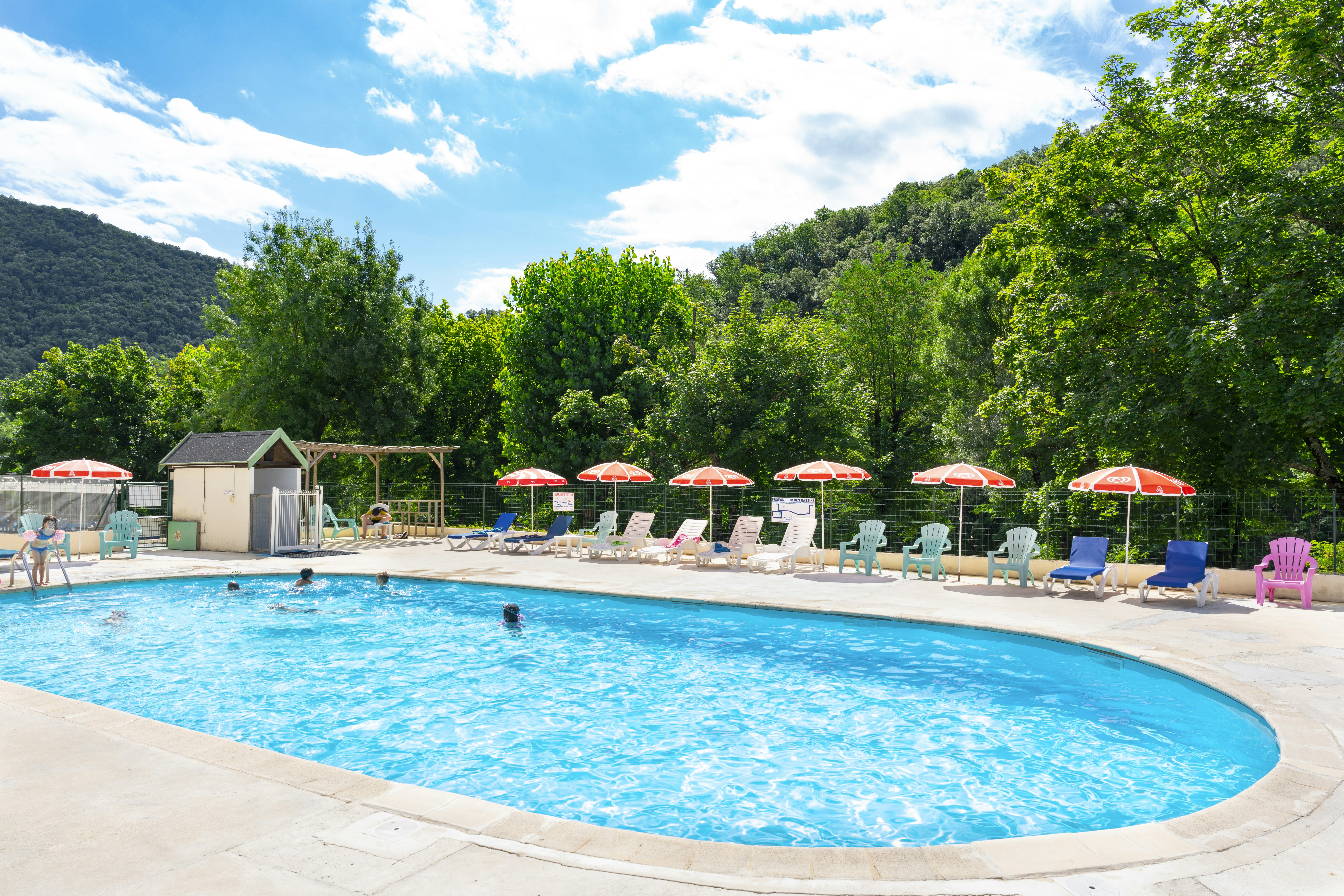 Camping Les Gorges de l'Hérault - Pool auf dem campingplatz