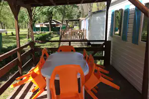Camping Les Gorges de l'Hérault - Terrasse eines Ferienhauses