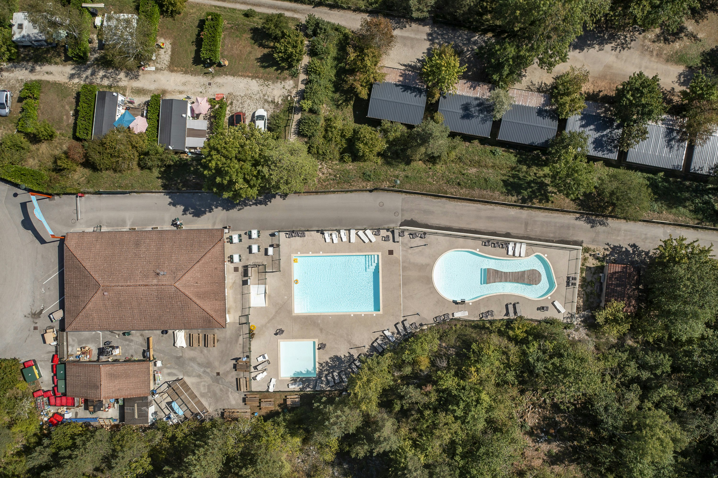 Camping Les Gorges de l'Oignin  Camping Paradis Les Gorges du Haut Bugey  - Campingplatz aus der Vogelperspektive