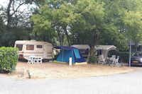 Camping Les Granges - Wohnmobil- und  Wohnwagenstellplätze auf dem Campingplatz