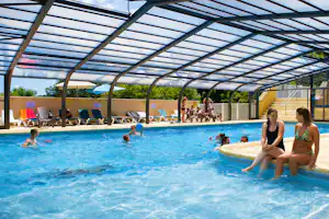 Camping Capfun Les Granges Camping Les Granges - Überdachtes Schwimmbad auf dem Campingplatz