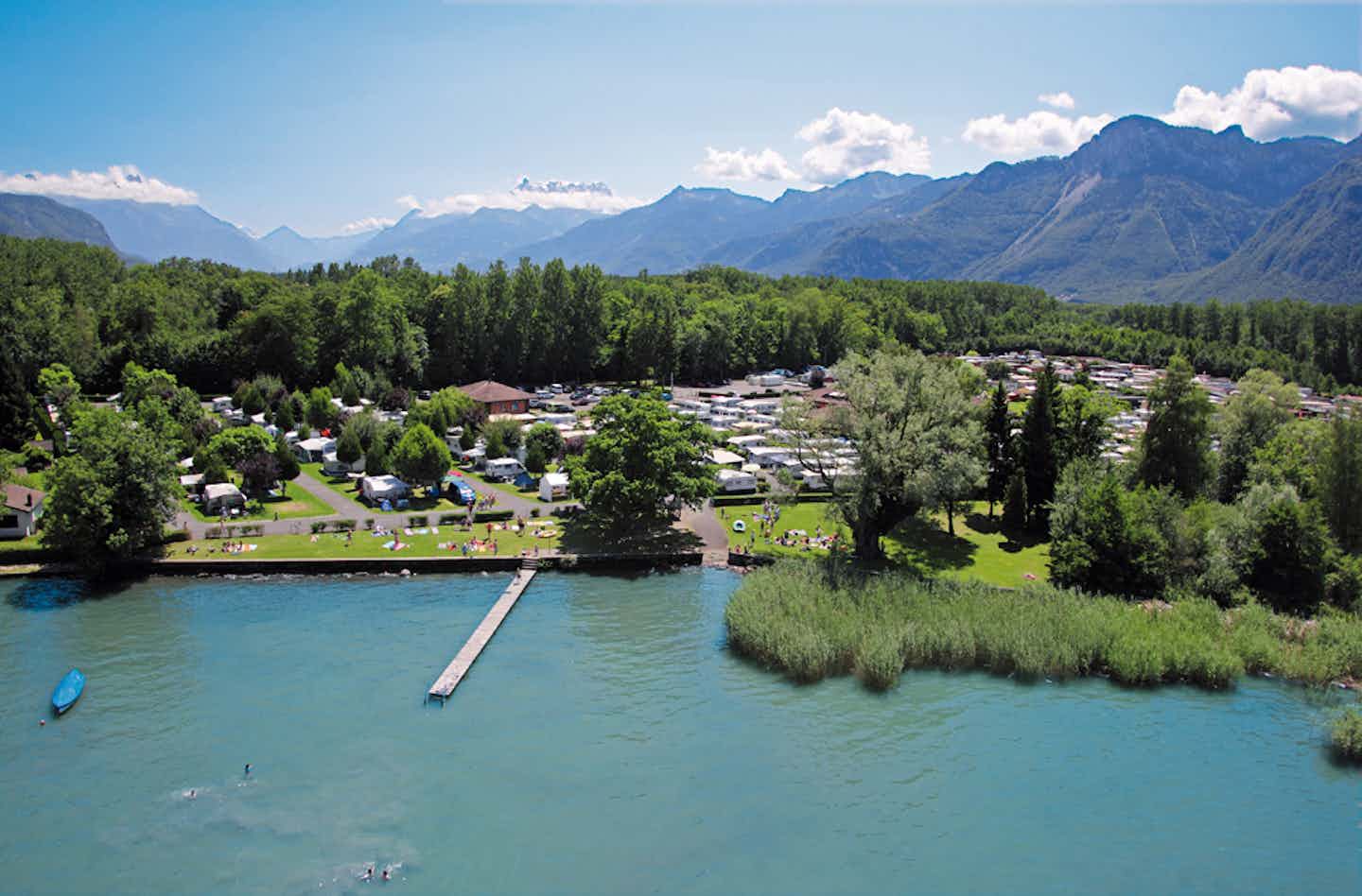 Camping Les Grangettes - Campingplatz am Genfersee aus der Vogelperspektive