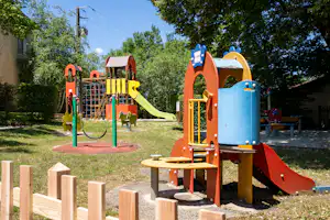 Camping Les Grottes de Roffy - Kinderspielplatz auf dem Campingplatz