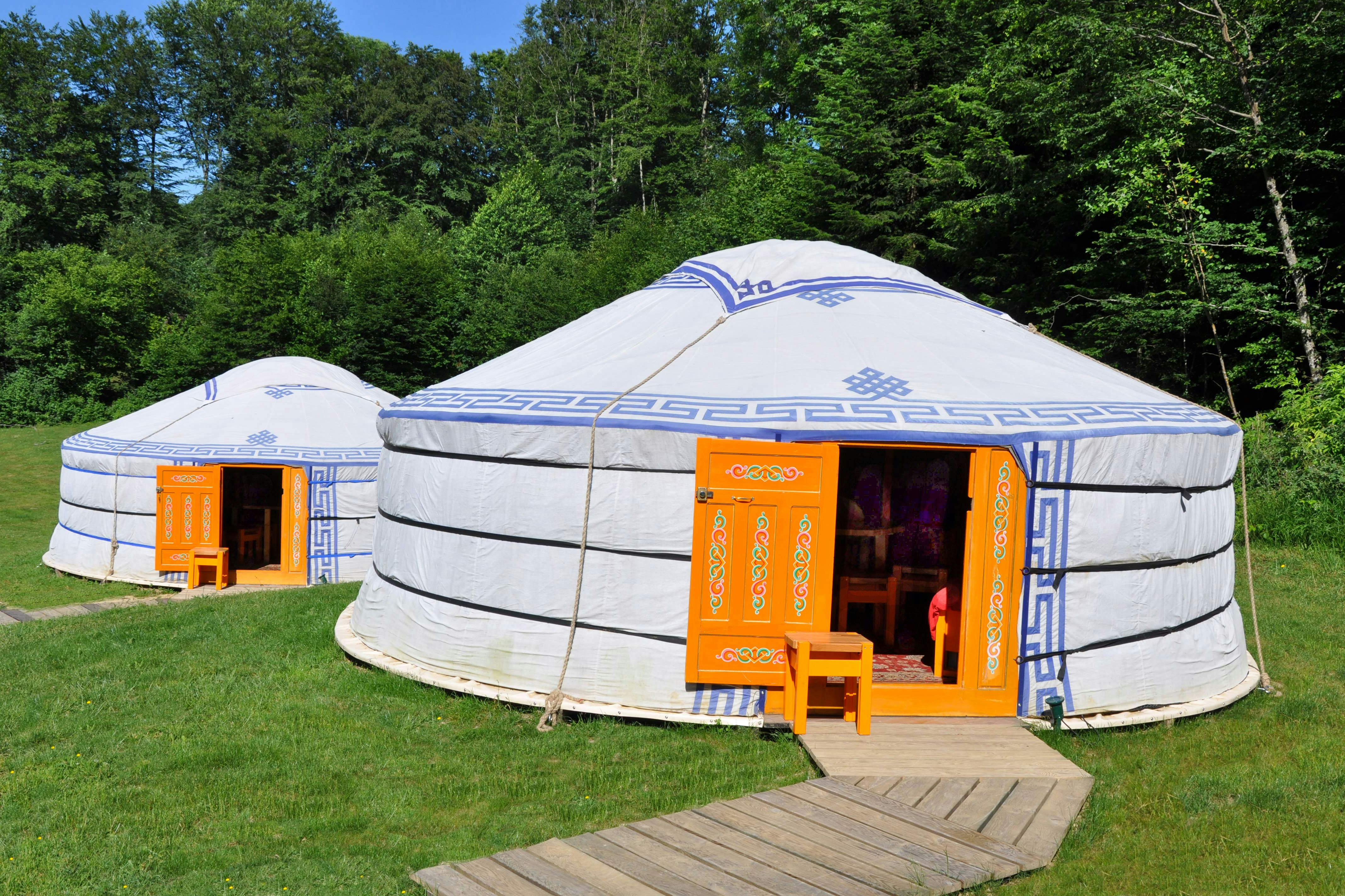 Camping Les Grottes - Jurten von Außen