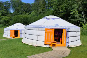 Camping Les Grottes - Jurten von Außen