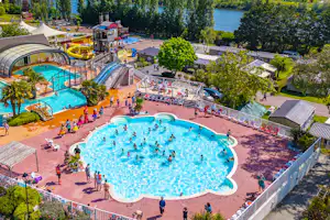 Camping Les Hautes Coutures - Freibad auf dem Campingplatz