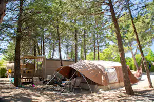 Campasun Les Hautes Prairies - Zelt auf dem Campingplatz mit Hängematte