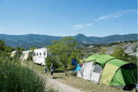 Camping Les Hauts de Rosans - Stellplätze  und Wohnmobilstellplätze auf dem Campingplatz 