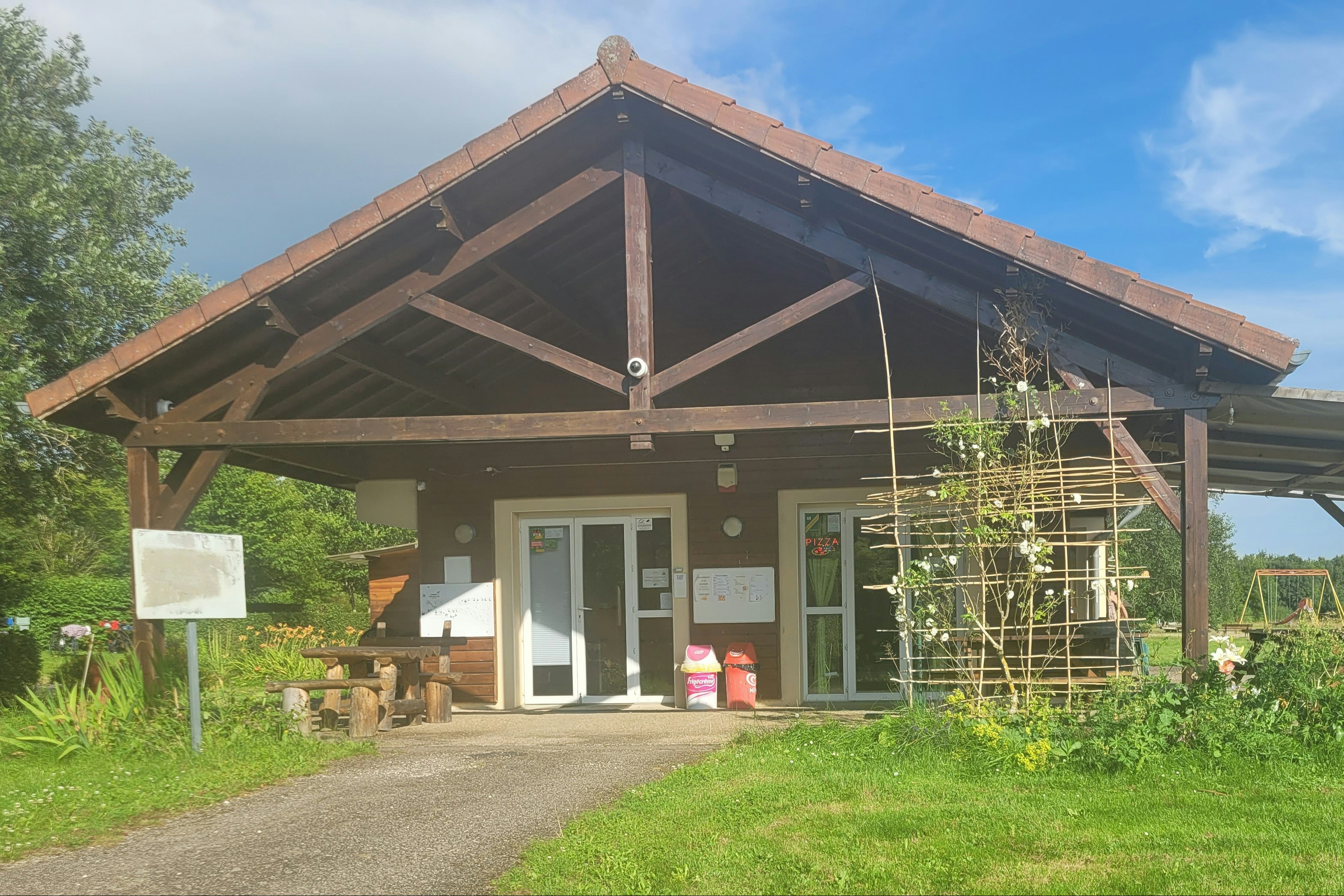 Camping Les Hirondelles - Rezeption des Campingplatzes