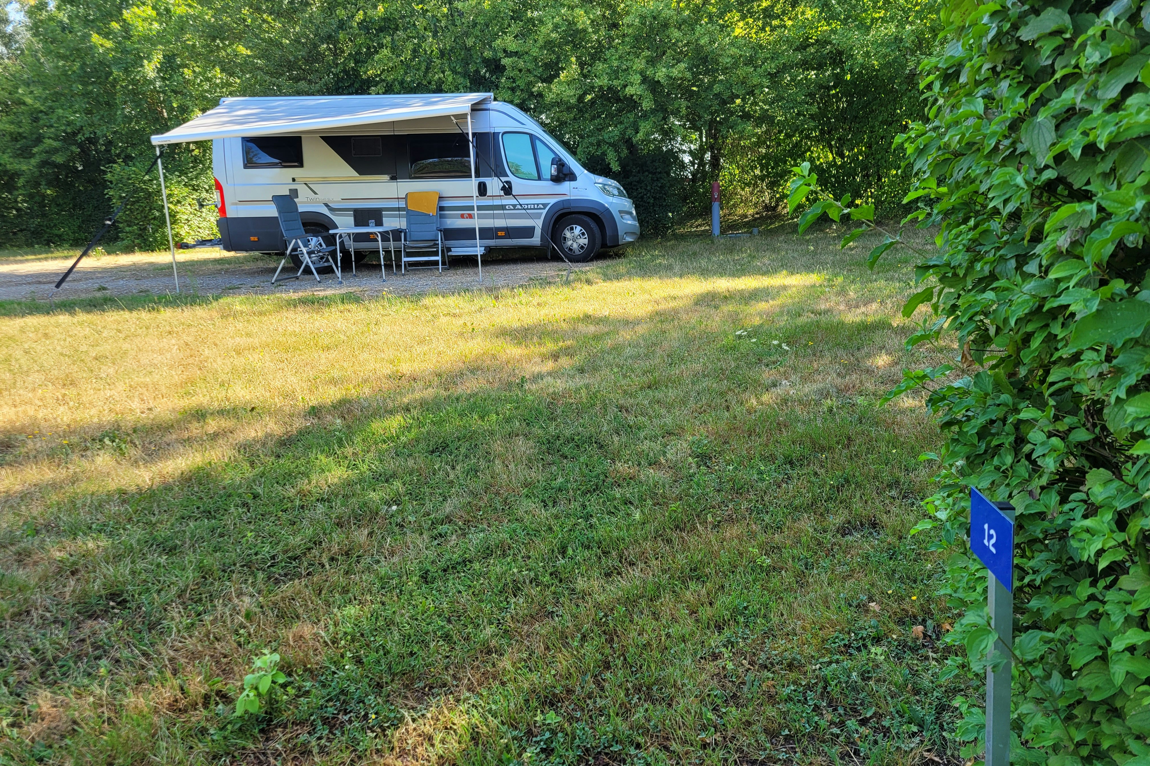 Camping Les Hirondelles - Standplatz auf dem Campingplatz
