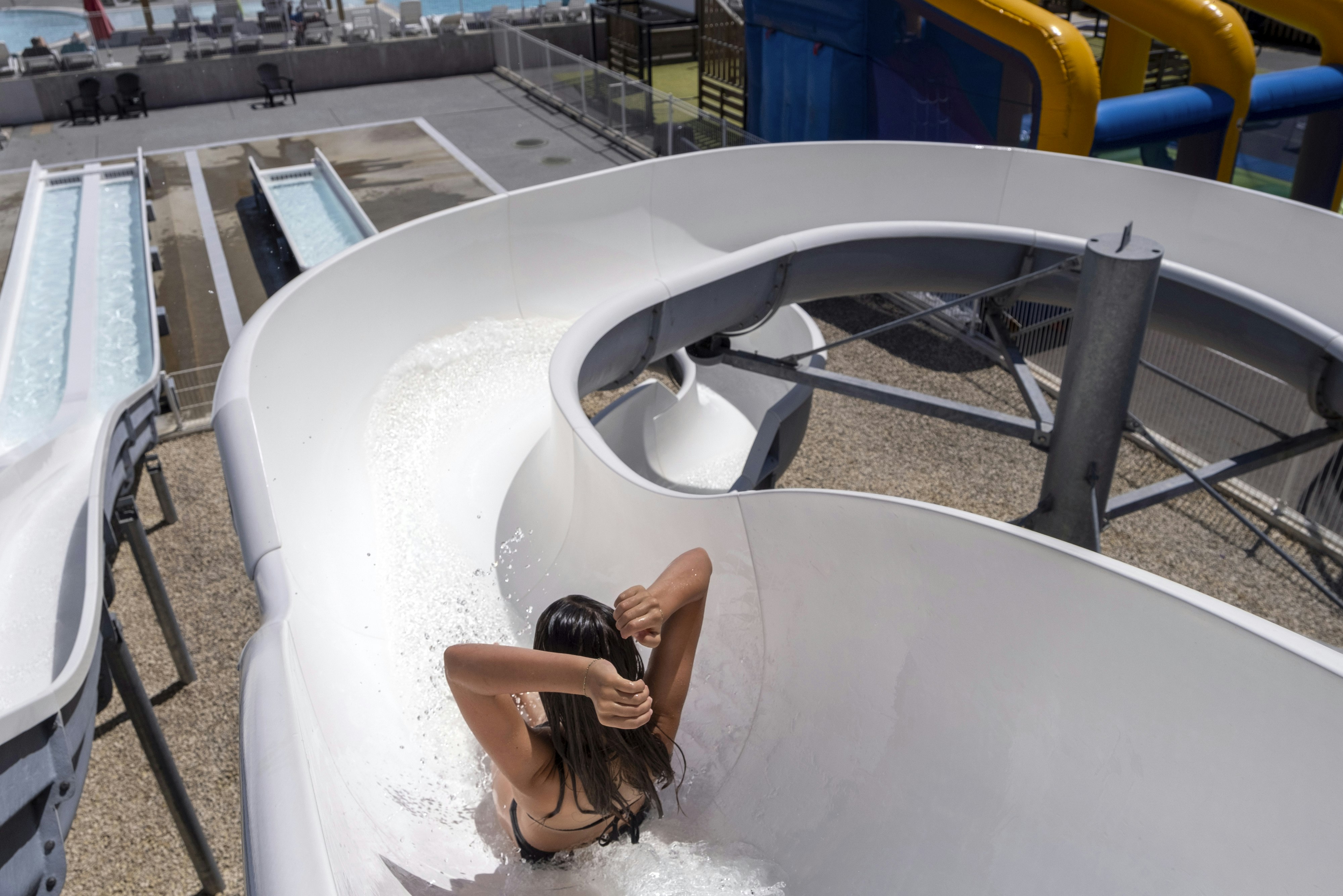 Flower Camping Les Ilates  - Rutschen im Wasserpark des Campingplatzes