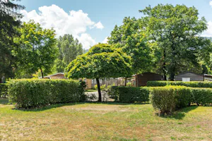 Flower Camping les Iles Camping Les Iles Tohapi - Standplätze auf der Wiese auf dem Campingplatz