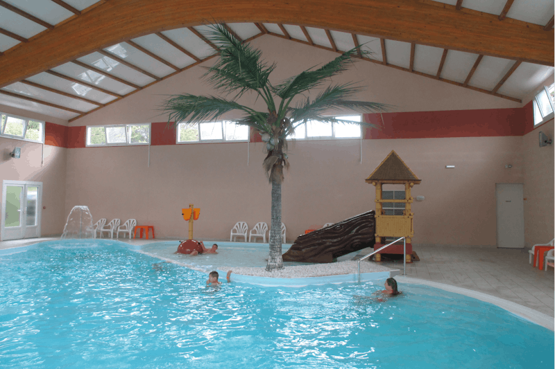 Camping Les Jardins de l'Atlantique - Indoor Pool vom Campingplatz mit Kinderbecken
