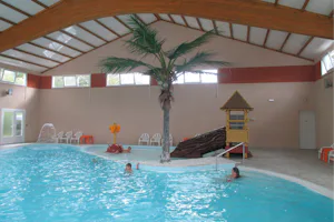Camping Les Jardins de l'Atlantique - Indoor Pool vom Campingplatz mit Kinderbecken