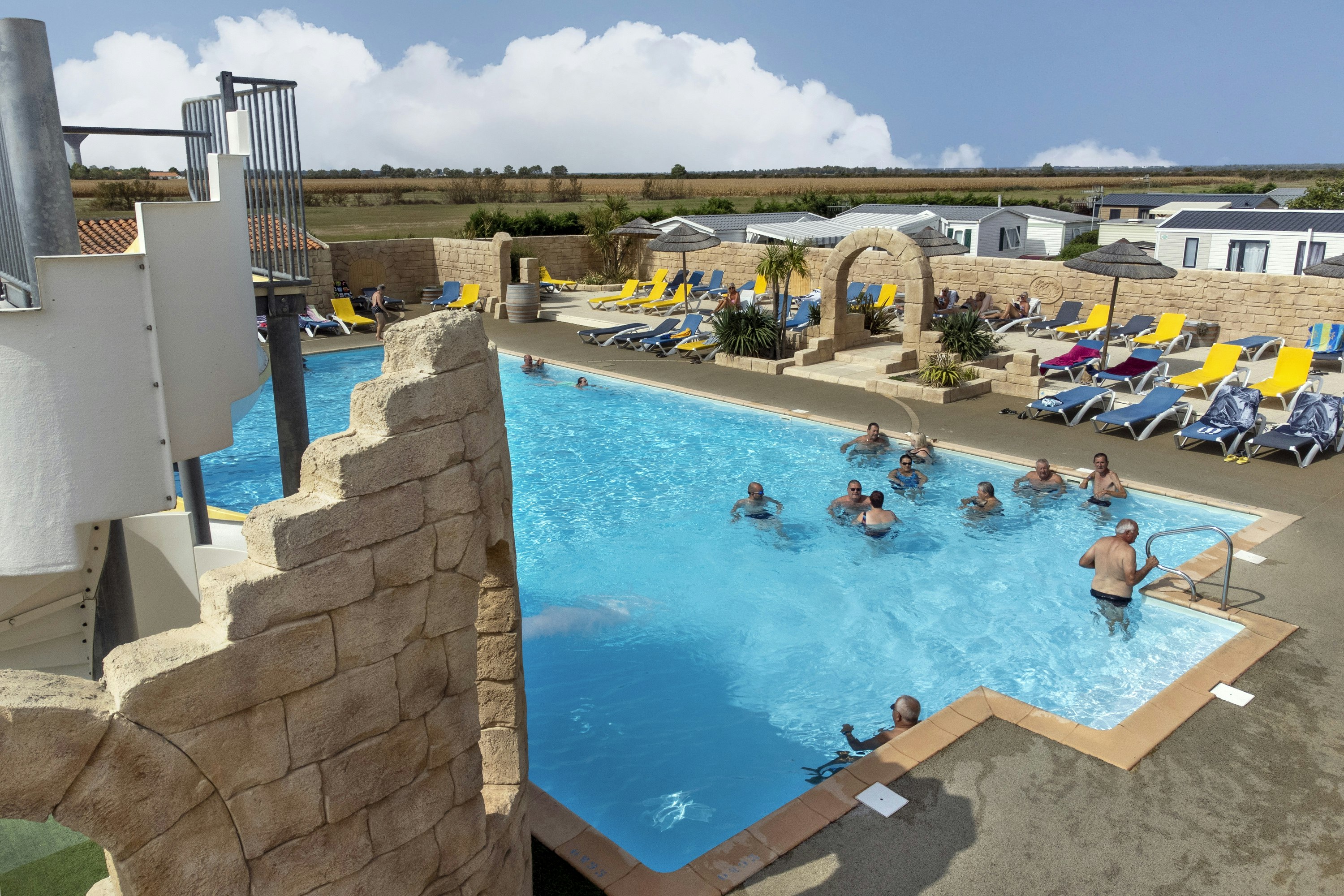 Camping Les Jonquilles  Camping Paradis Les Jonquilles - Freibad auf dem Campingplatz