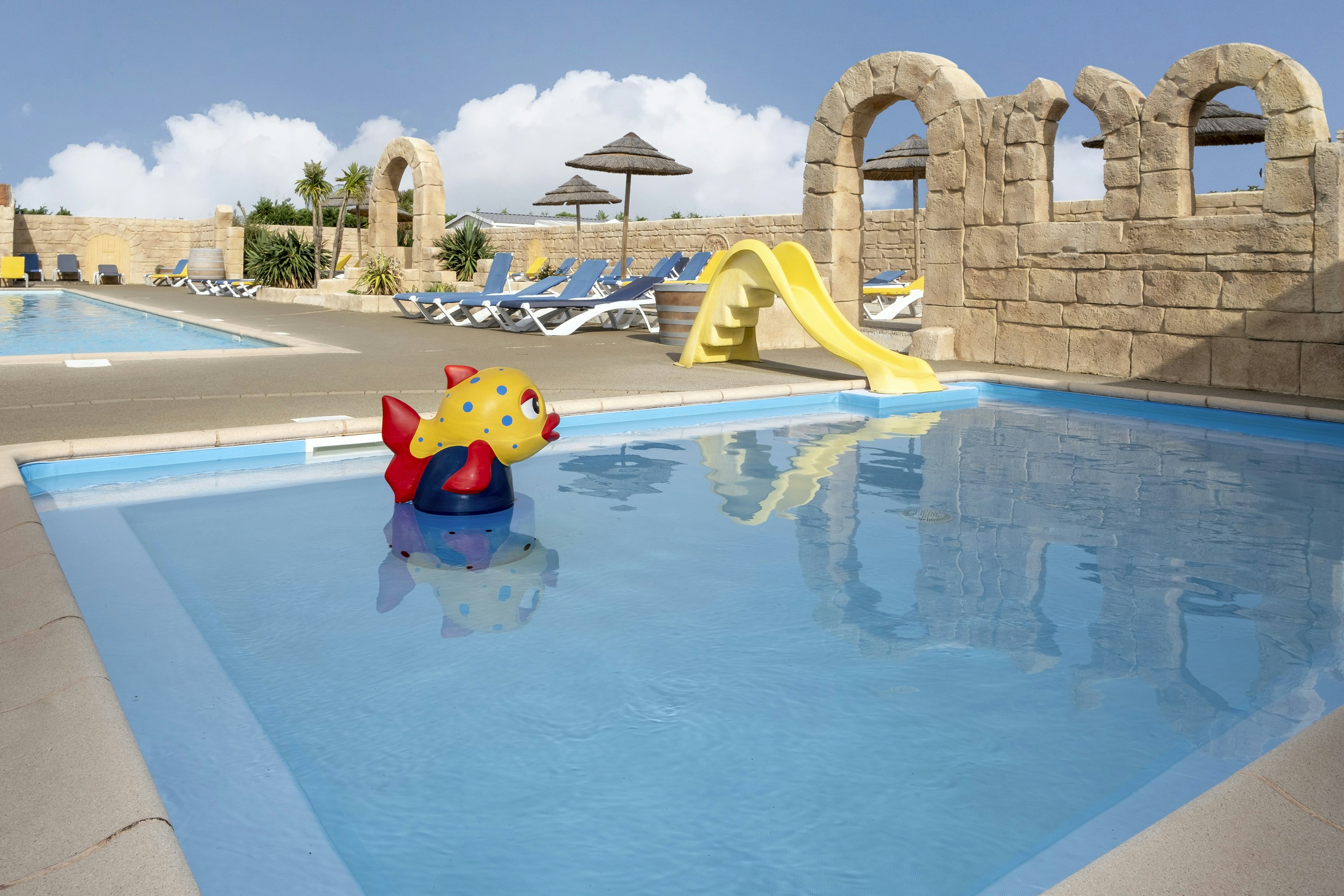 Camping Les Jonquilles  Camping Paradis Les Jonquilles - Kinderbecken im Freibad des Campingplatzes