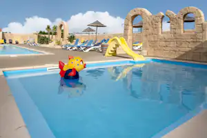 Camping Les Jonquilles Camping Paradis Les Jonquilles - Kinderbecken im Freibad des Campingplatzes