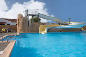 Camping Les Jonquilles Camping Paradis Les Jonquilles - Rutsche im Freibad des Campingplatzes