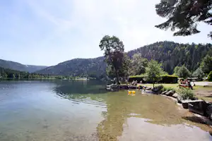 Camping Les Jonquilles - Strand am Lac du Longmer