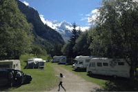 Camping Les Lanchettes - Wohnwagen- und Zeltstellplatz mit den Alpen im Hintergrund