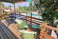 Camping Les Lauriers Roses - Terrasse eines Ferienhauses