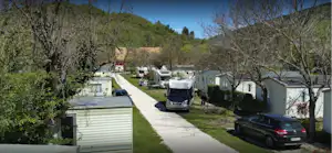 Camping Les Lavandes - Wohnmobil- und Wohnwagenstellplätze auf dem Campingplatz