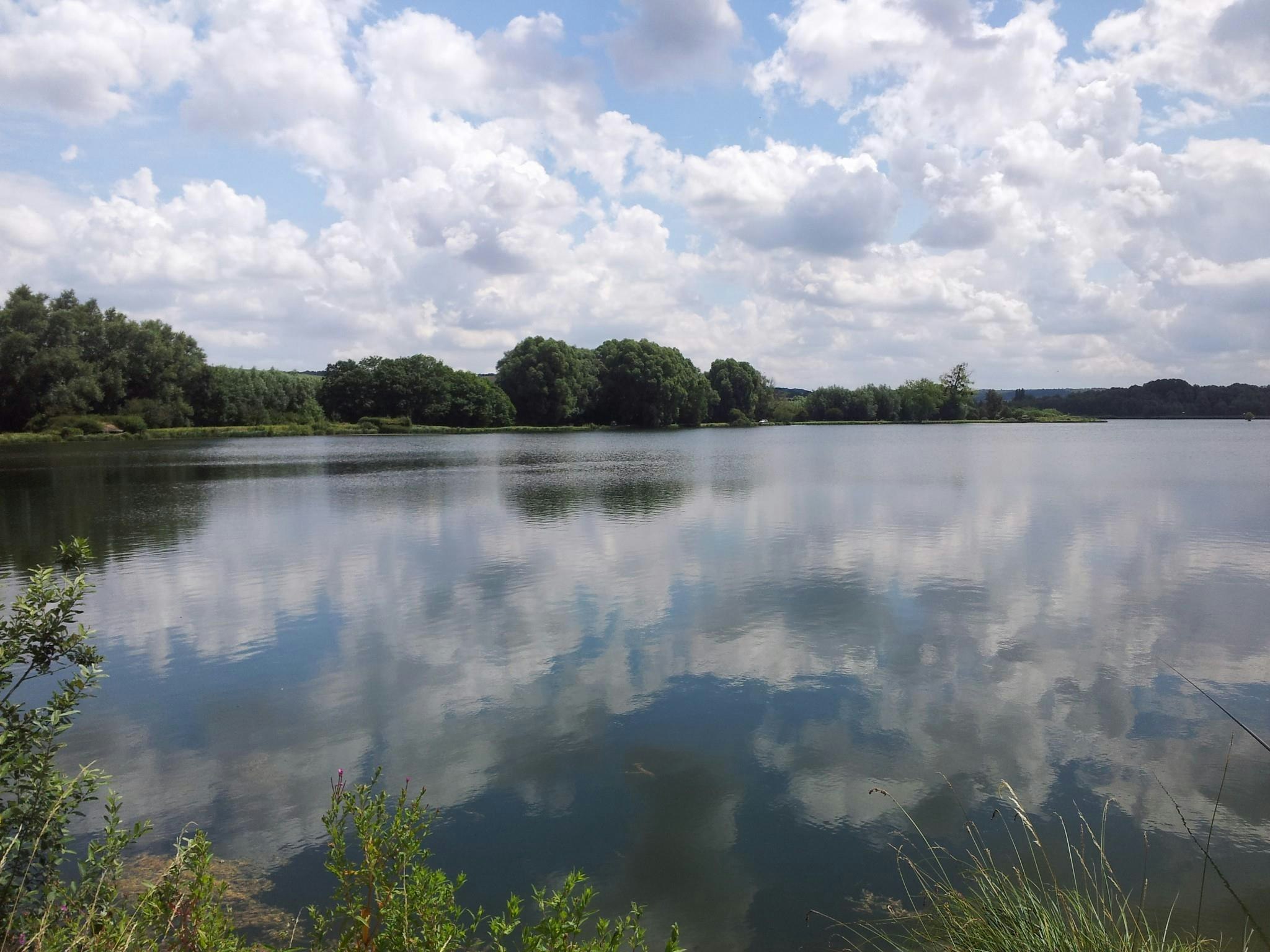 Camping Seasonova les Marguerites  Camping Les Marguerites - Blick auf den See am Campingplatz