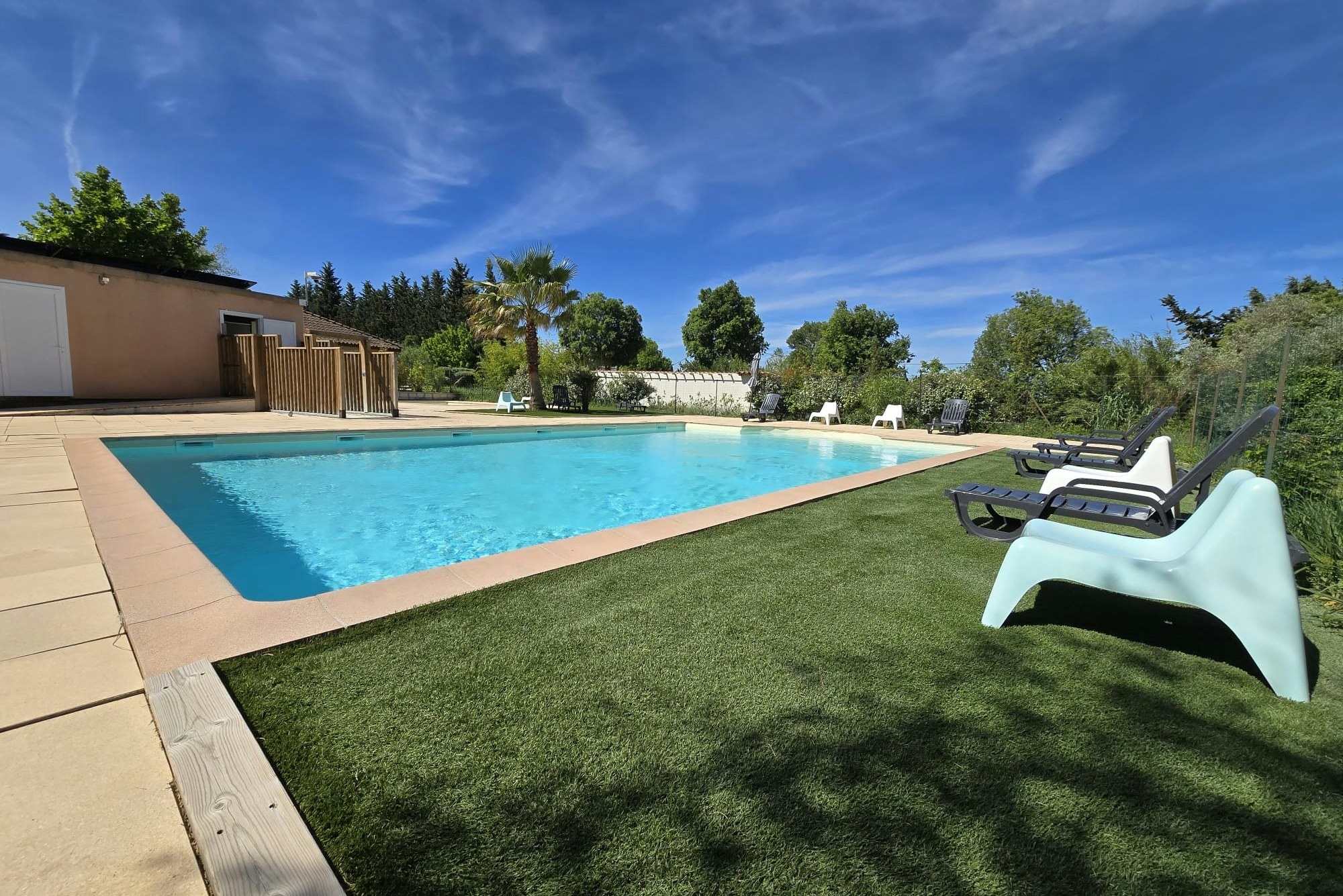 Camping Les Micocouliers - Blick auf den Pool auf dem Campingplatz