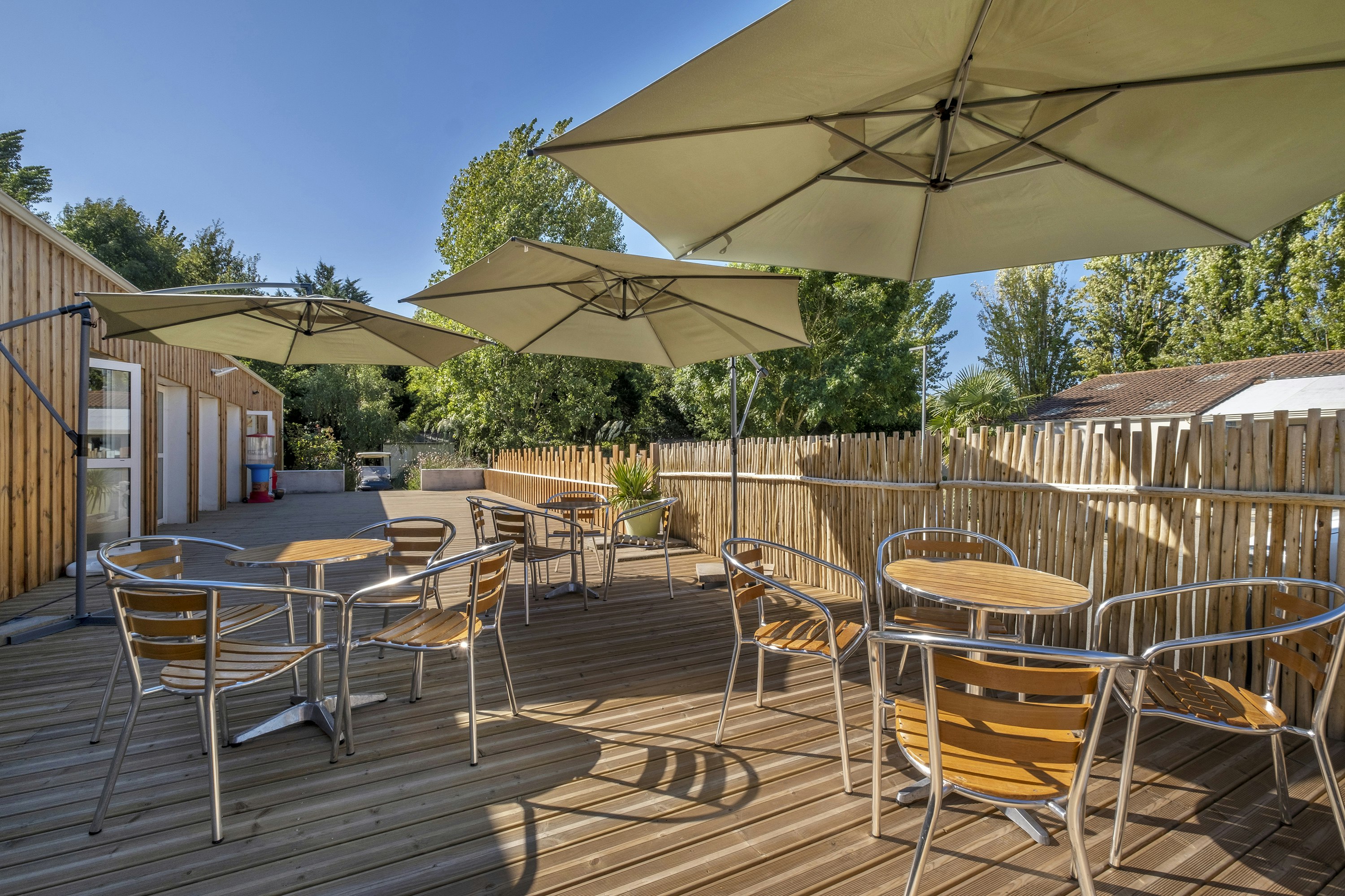 Camping Les Mizottes  - Restaurant mit Terrasse auf dem Campingplatz
