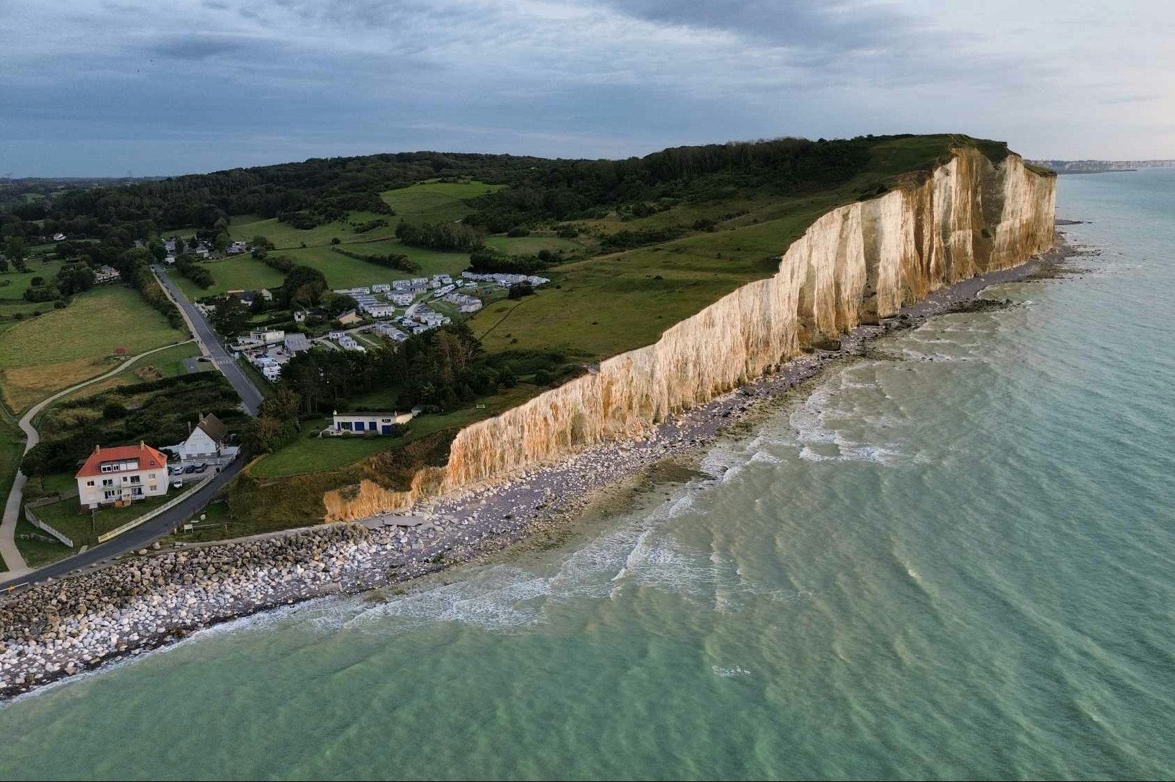 Camping Les Mouettes  - Luftaufnahme des Campingplatzes am Meer
