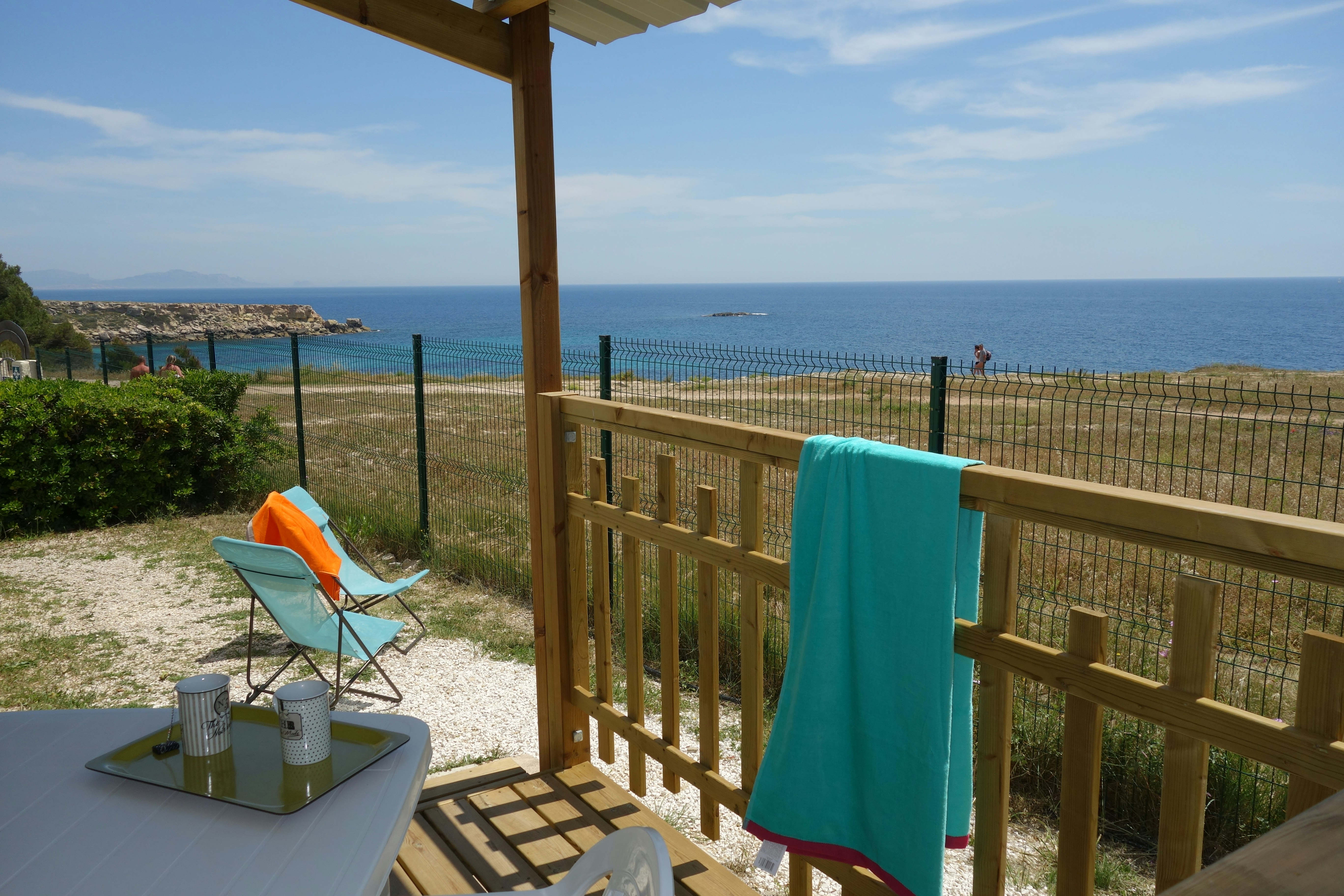 Camping Les Mouettes - Aussicht von der Terrasse eines Mobilheims auf das Meer