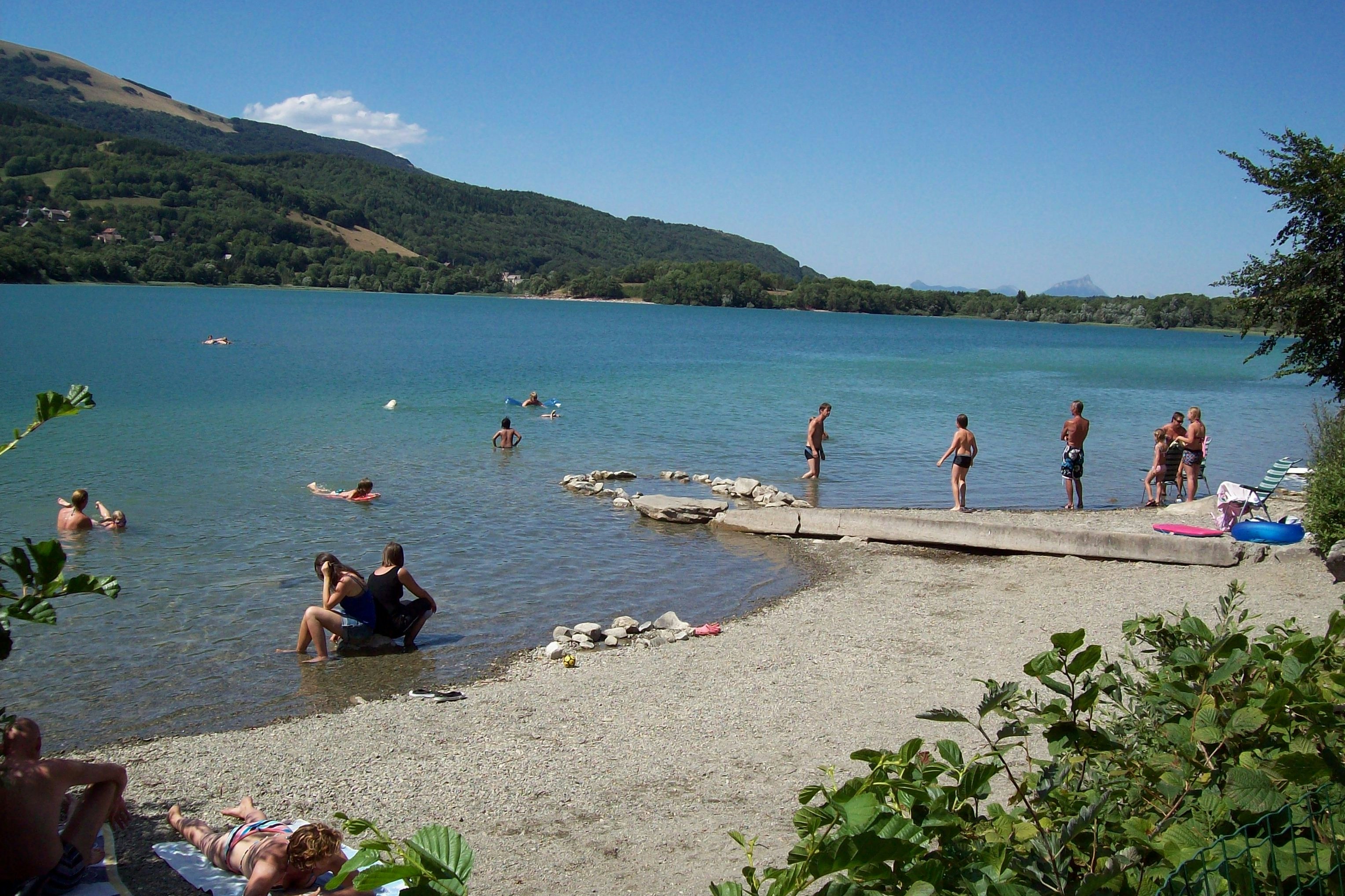 Camping Les Mouettes  - badende Camper am Strand vom Campingplatz