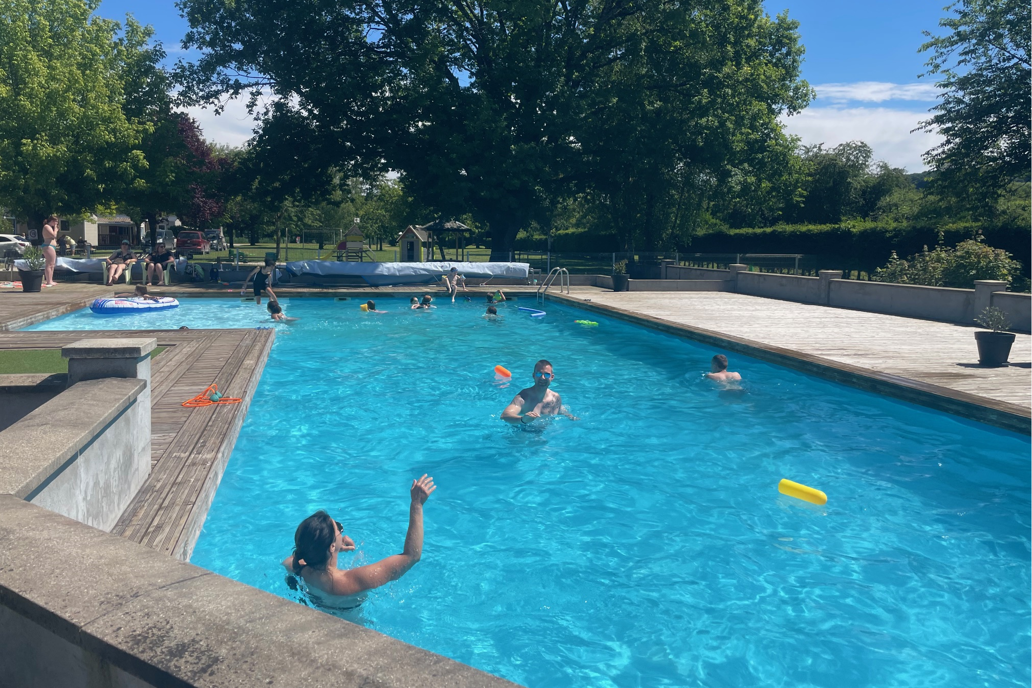 Camping Les Naïades  - Pool im Freien auf dem Campingplatz